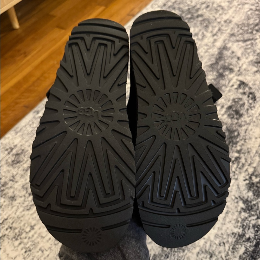 UGG Black Flats with Bow Detail - Picture 2 of 3